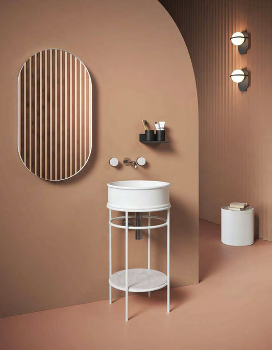 Composizione lavabo su struttura Vogue bianco opaco con ripiani in marmo Carrara